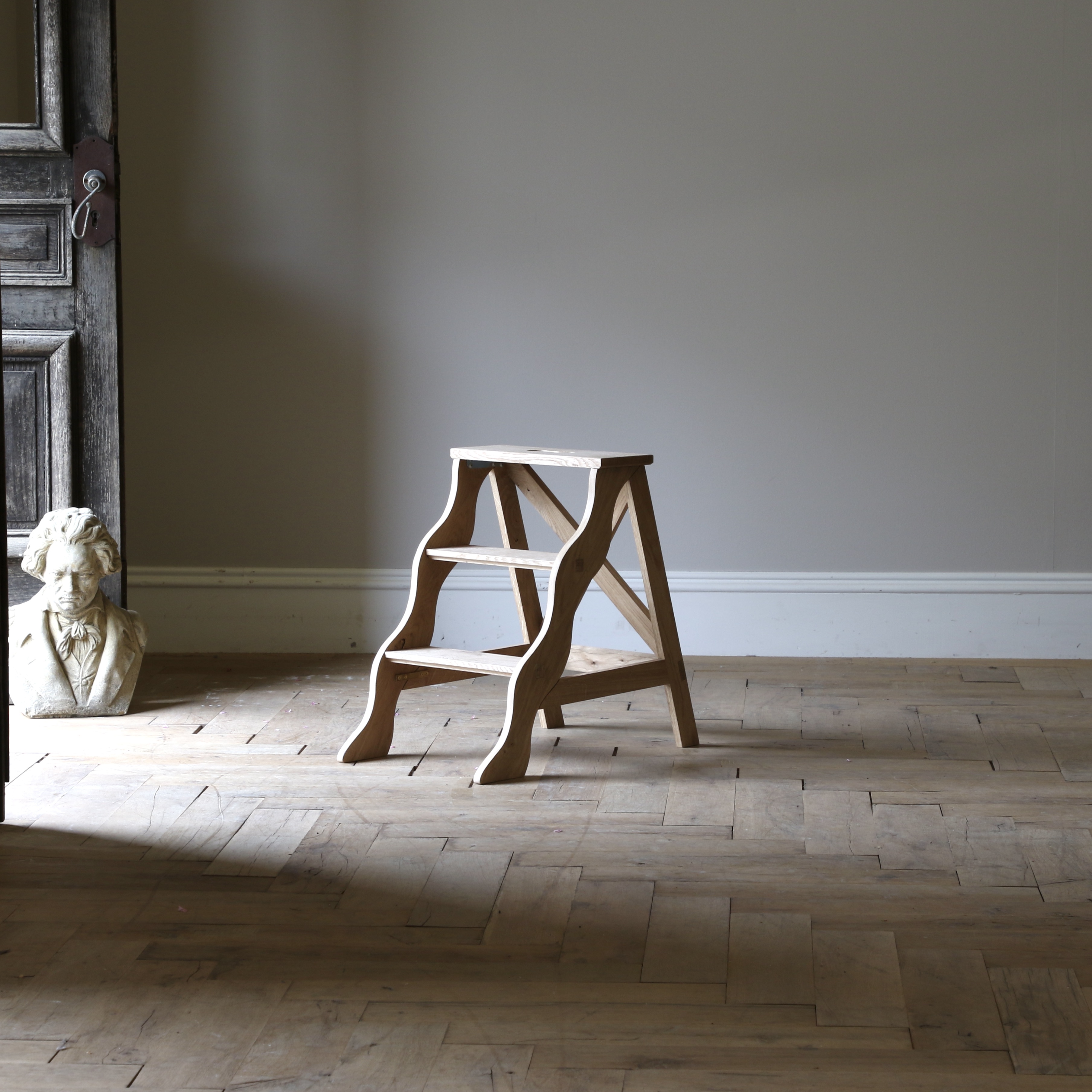 152-02 - Library Steps // JS Editions